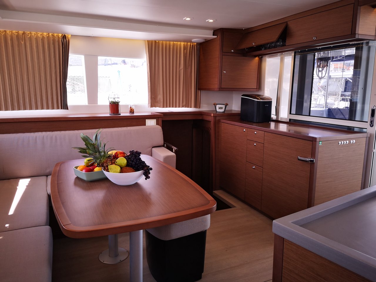 Lagoon 450 - 4 + 2 cab. — photo 12