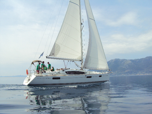 Sun Odyssey 42 DS — photo 1