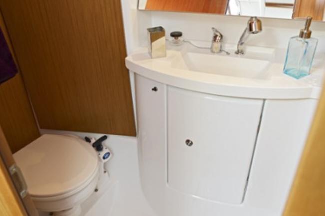 Sun Odyssey 42 DS — photo 10