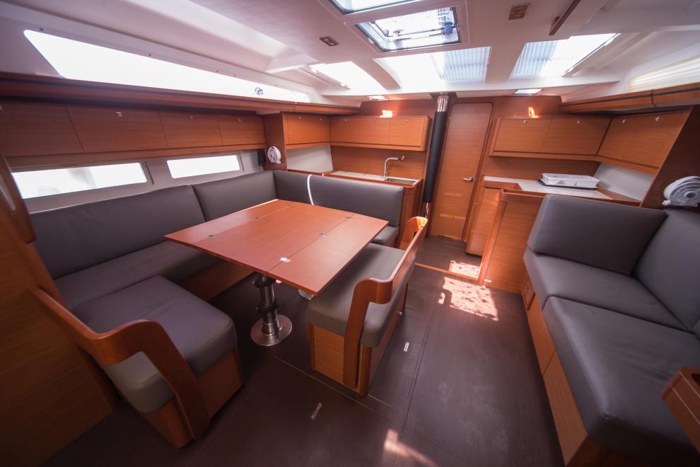 Dufour 520 GL — photo 10