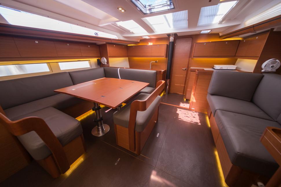 Dufour 520 GL — photo 17