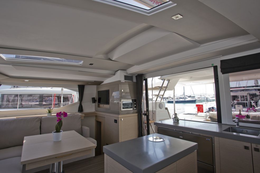 Fountaine Pajot Saona 47 Quintet - 5 + 1 cab. — photo 12