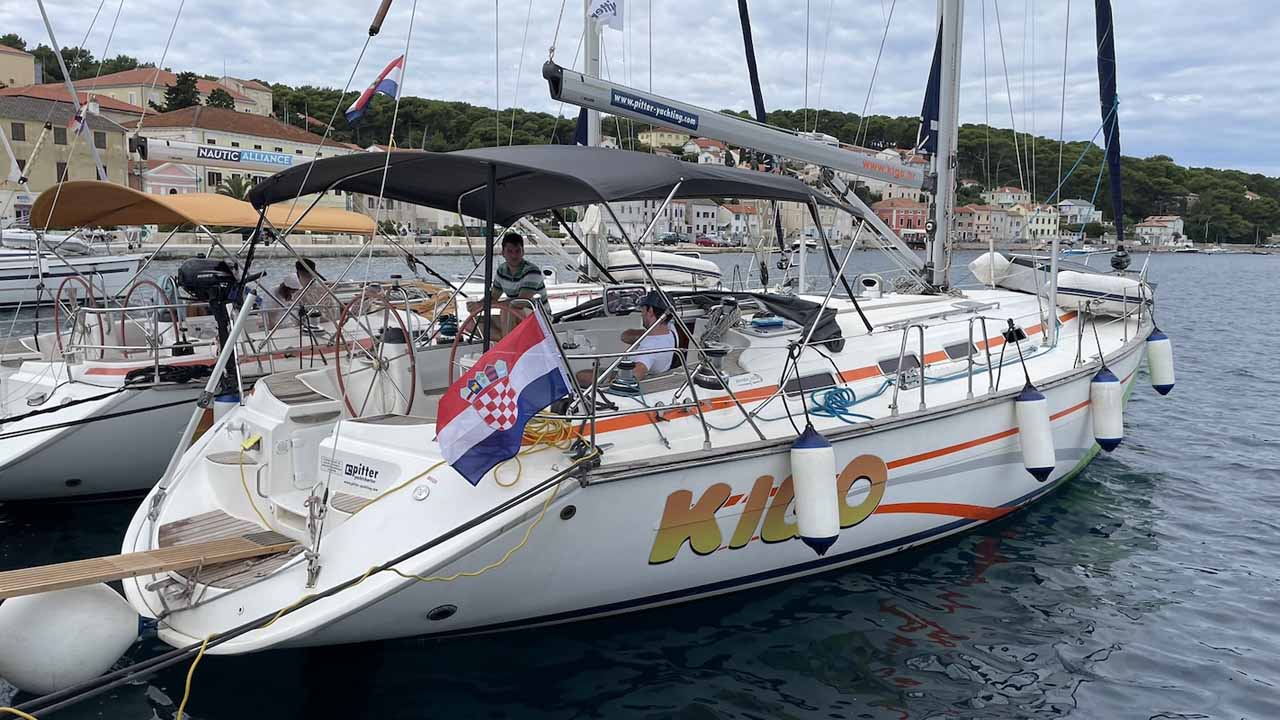 Bavaria 49 — photo 3