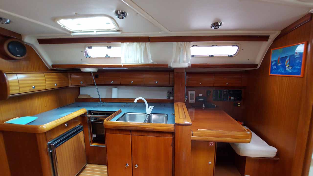 Bavaria 49 — photo 8