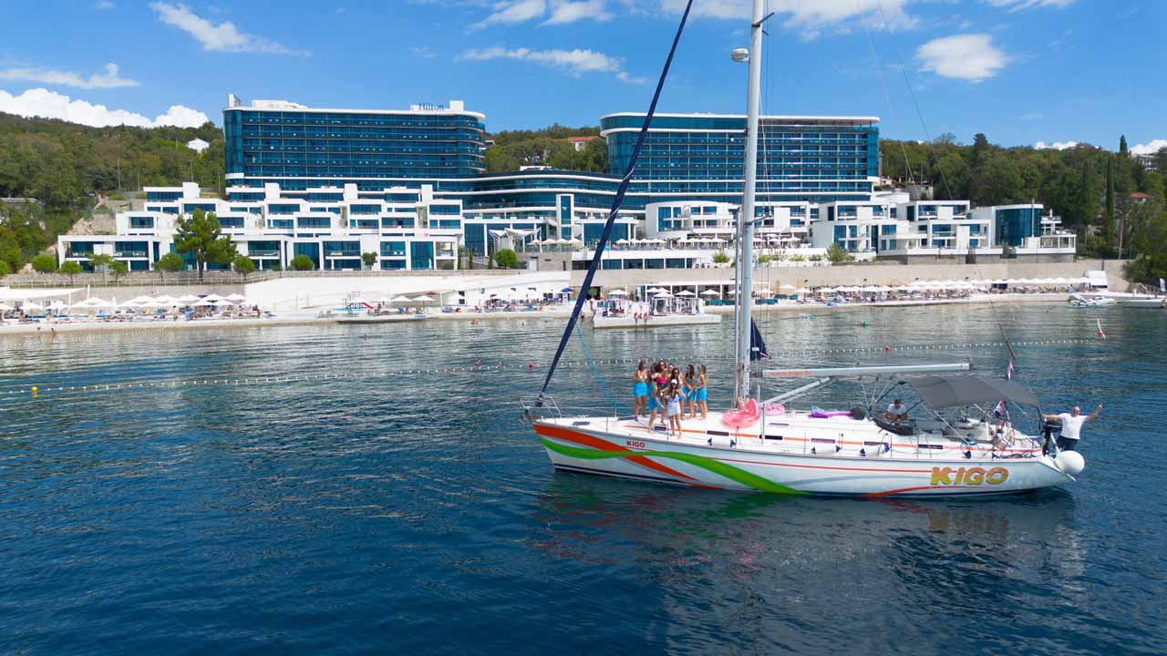Bavaria 49 — photo 14