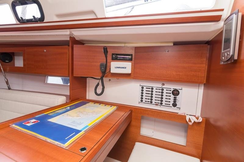 Dufour 335 GL — photo 9