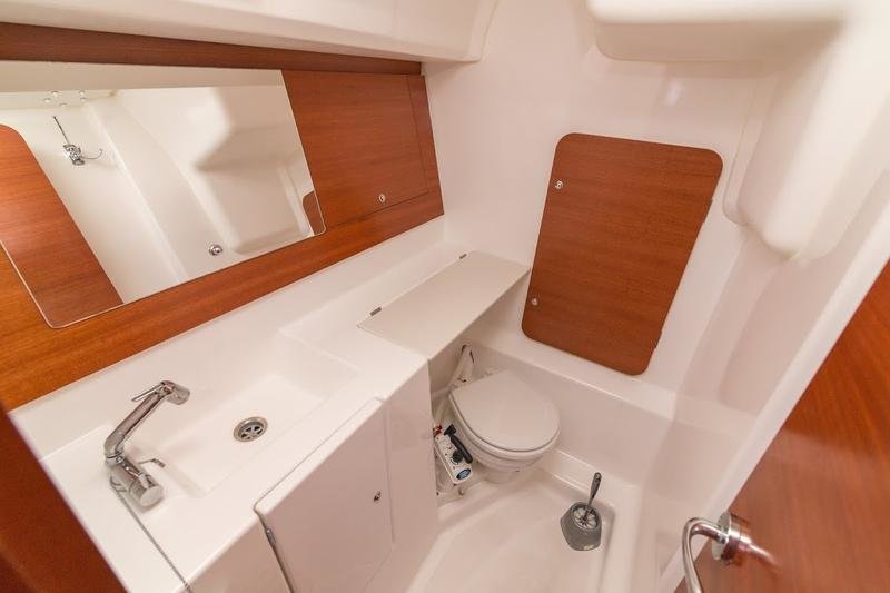 Dufour 335 GL — photo 11