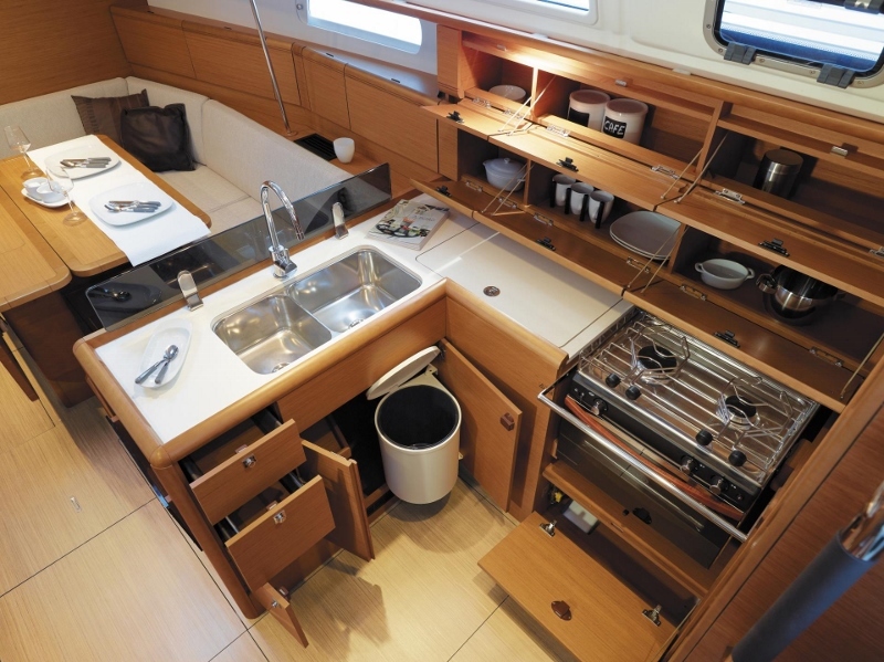 Sun Odyssey 389 (2R) — photo 7