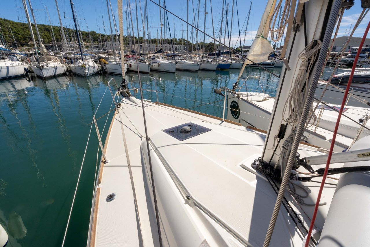 Sun Odyssey 389 — photo 4