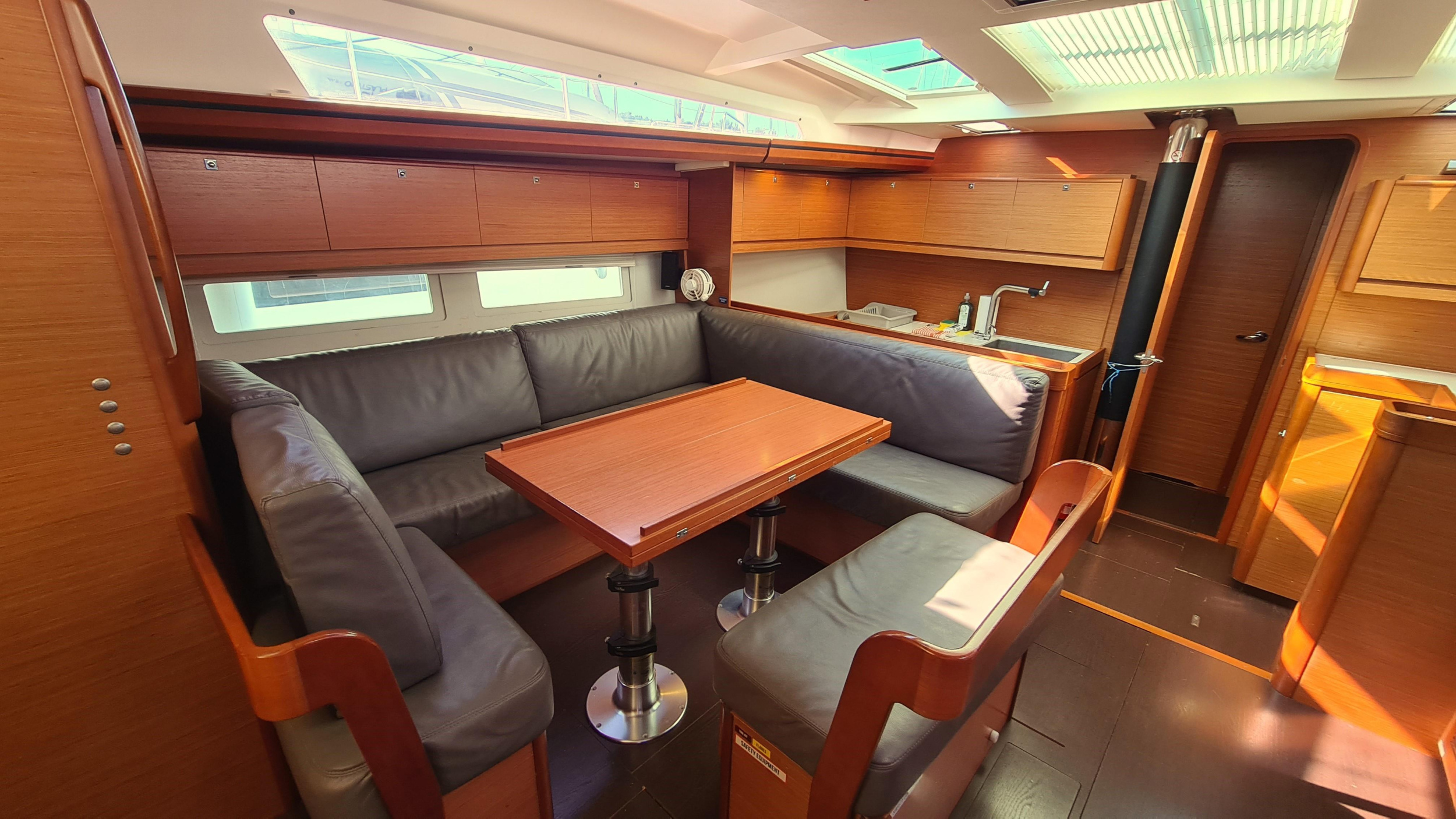 Dufour 520 GL — photo 8