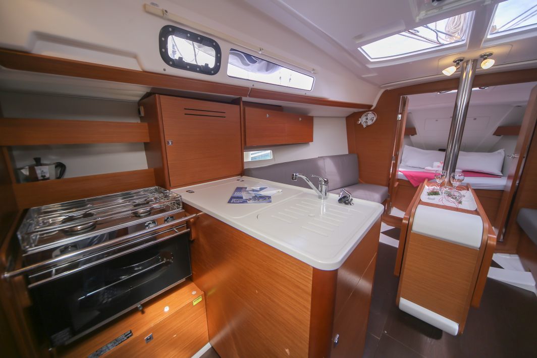 Dufour 310 GL — photo 8