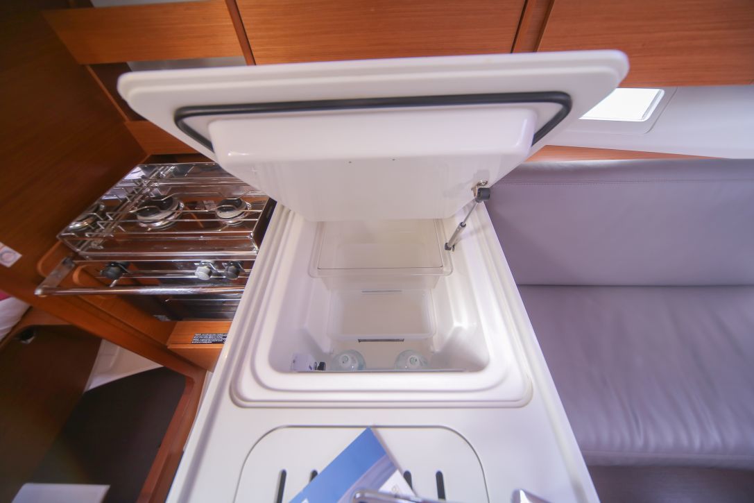 Dufour 310 GL — photo 11