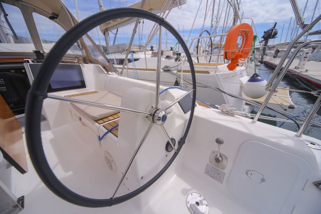 Dufour 310 GL — photo 14