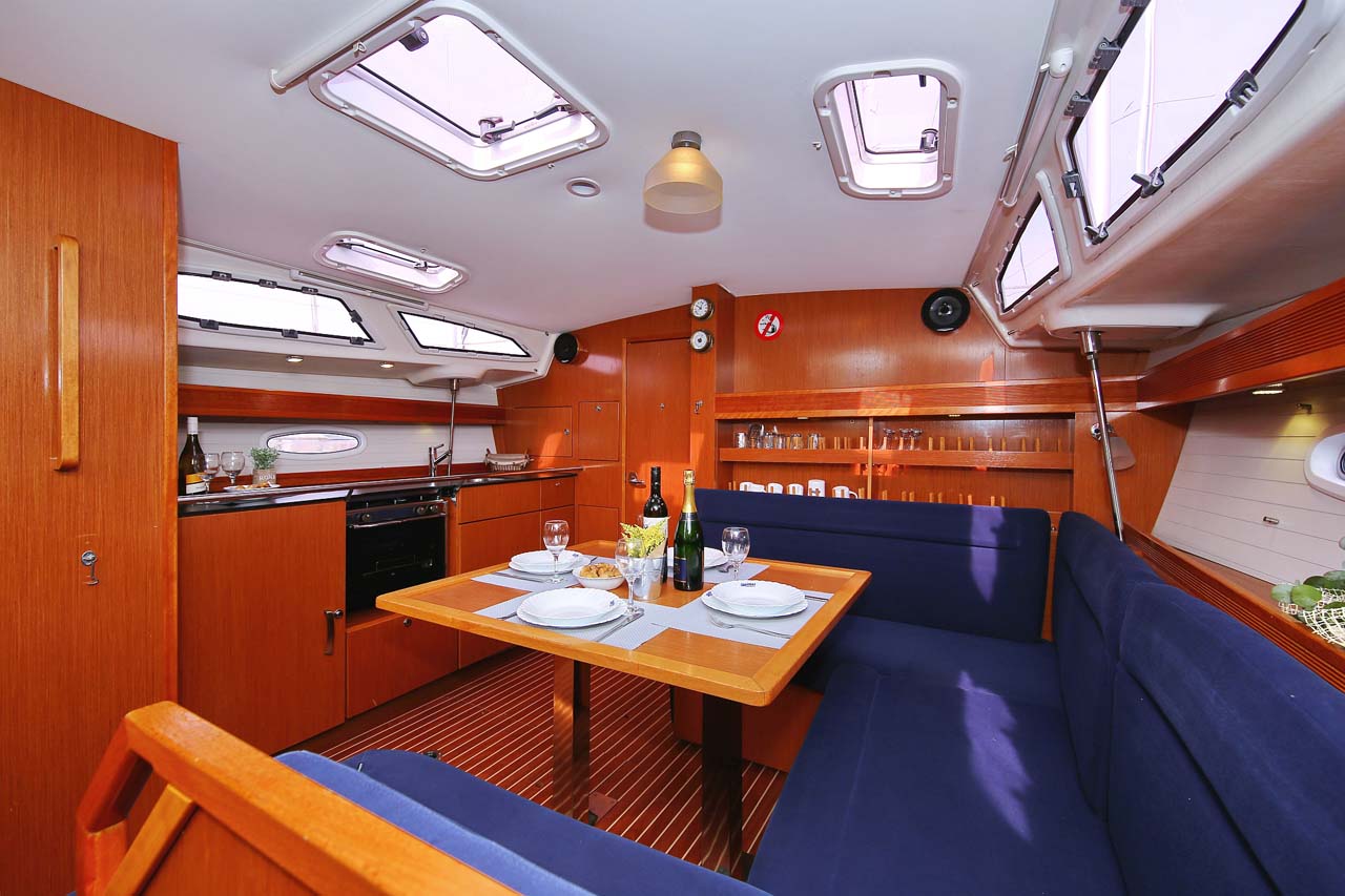 Bavaria 43 Cruiser — photo 8