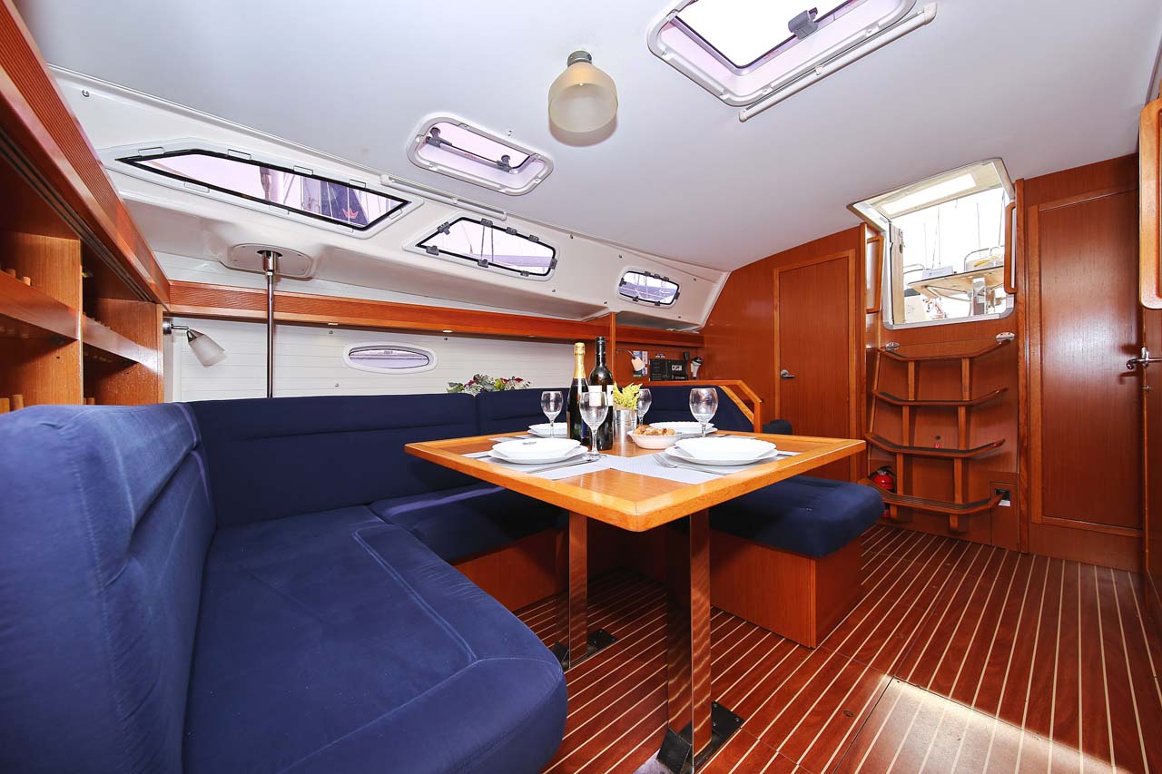 Bavaria 43 Cruiser — photo 9