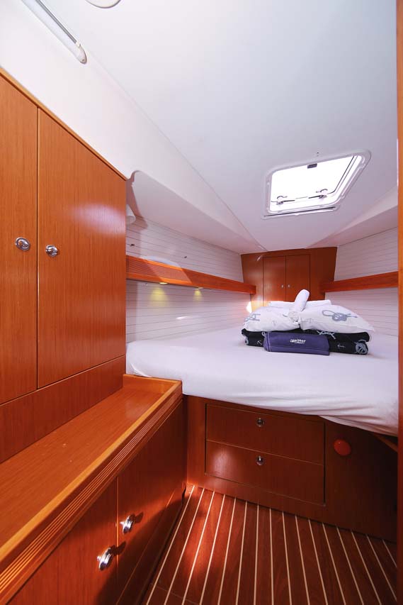 Bavaria 43 Cruiser — photo 12