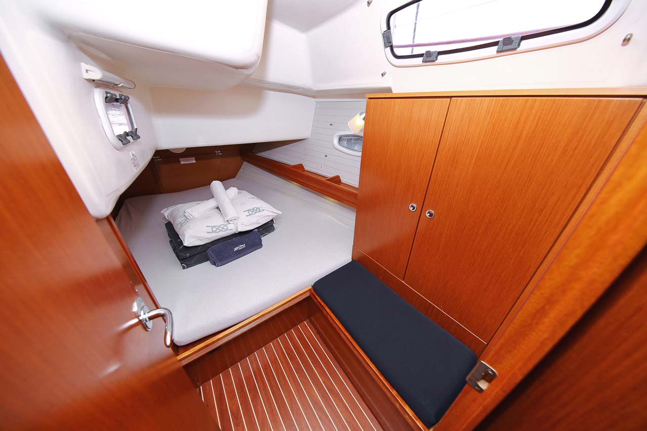Bavaria 43 Cruiser — photo 14