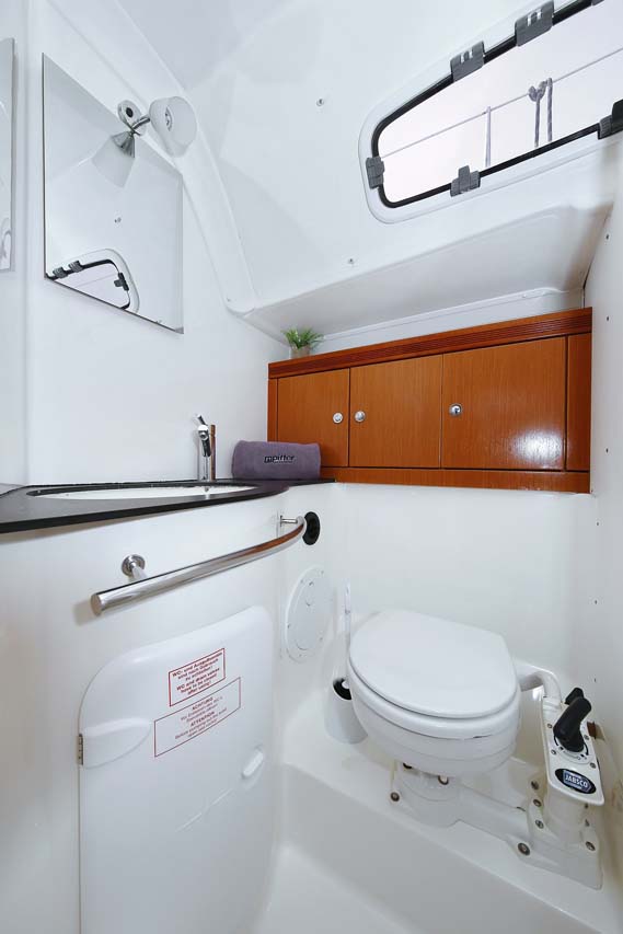 Bavaria 43 Cruiser — photo 17