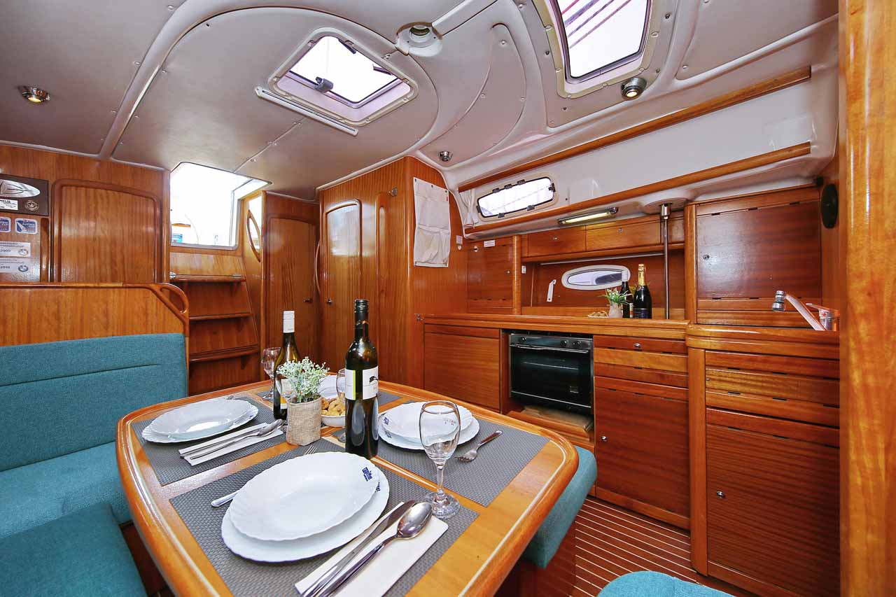 Bavaria 39 Cruiser — photo 10