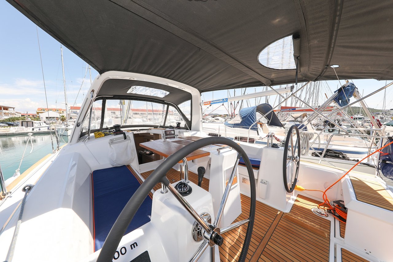 Oceanis 35.1 — photo 7