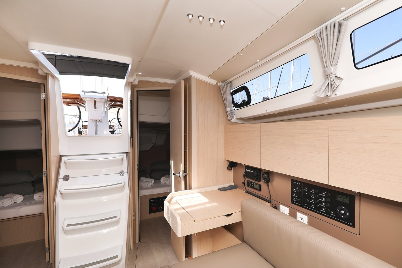 Oceanis 35.1 — photo 14