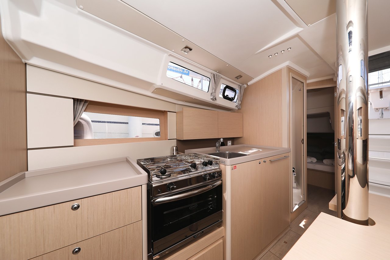 Oceanis 35.1 — photo 15