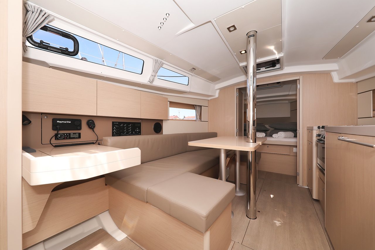 Oceanis 35.1 — photo 17