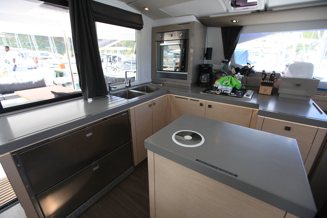 Fountaine Pajot Saona 47 Quintet - 5 + 1 cab. — photo 14