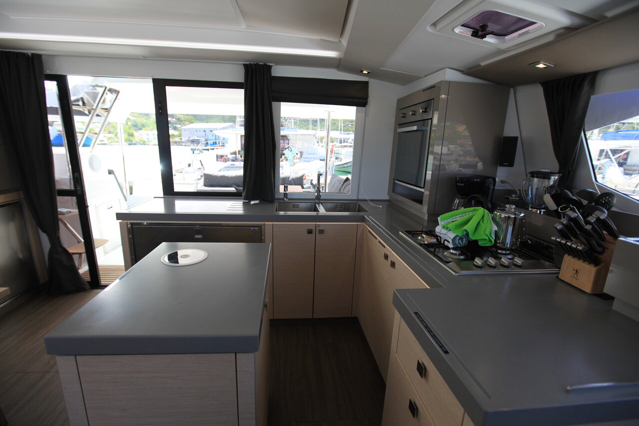 Fountaine Pajot Saona 47 Quintet - 5 + 1 cab. — photo 15