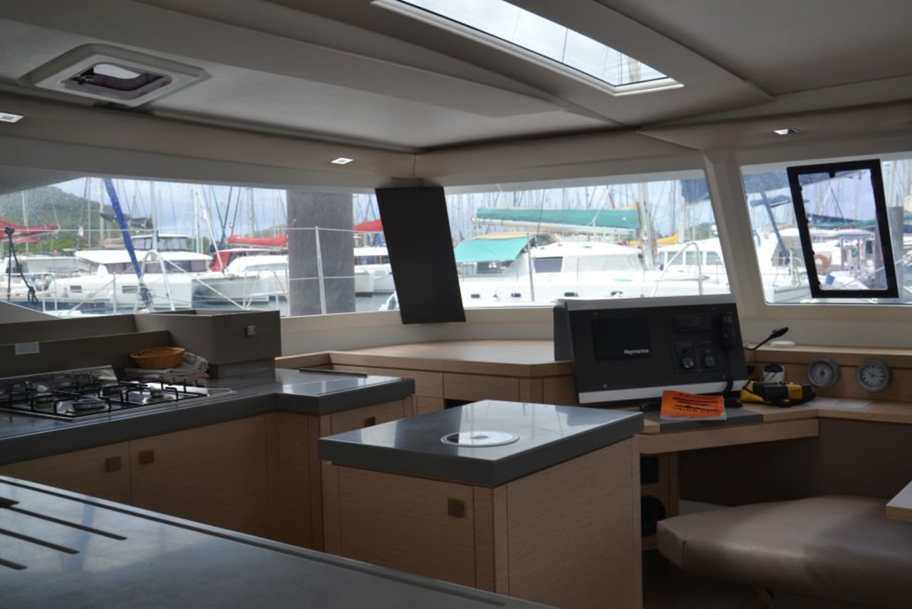 Fountaine Pajot Saona 47 Quintet - 5 + 1 cab. — photo 11