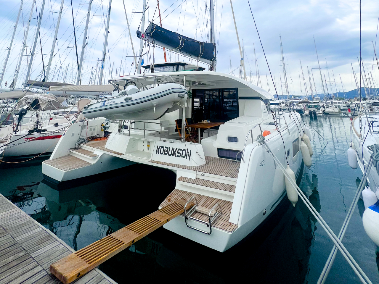Lagoon 42 - 4 + 2 cab. — photo 1