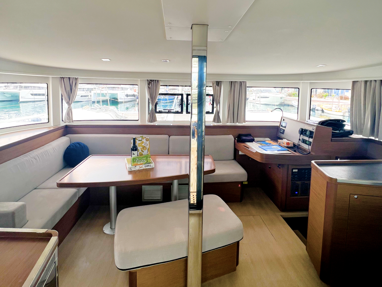 Lagoon 42 - 4 + 2 cab. — photo 4