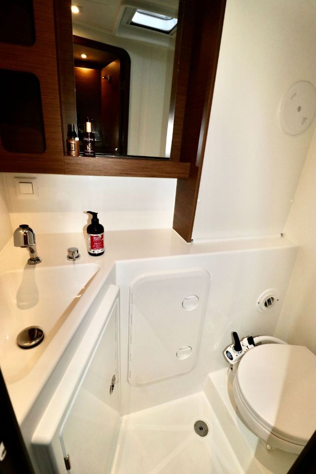 Lagoon 42 - 4 + 2 cab. — photo 12