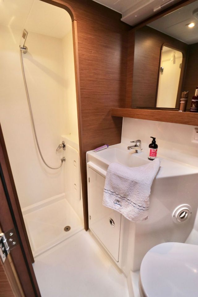 Lagoon 42 - 4 + 2 cab. — photo 14