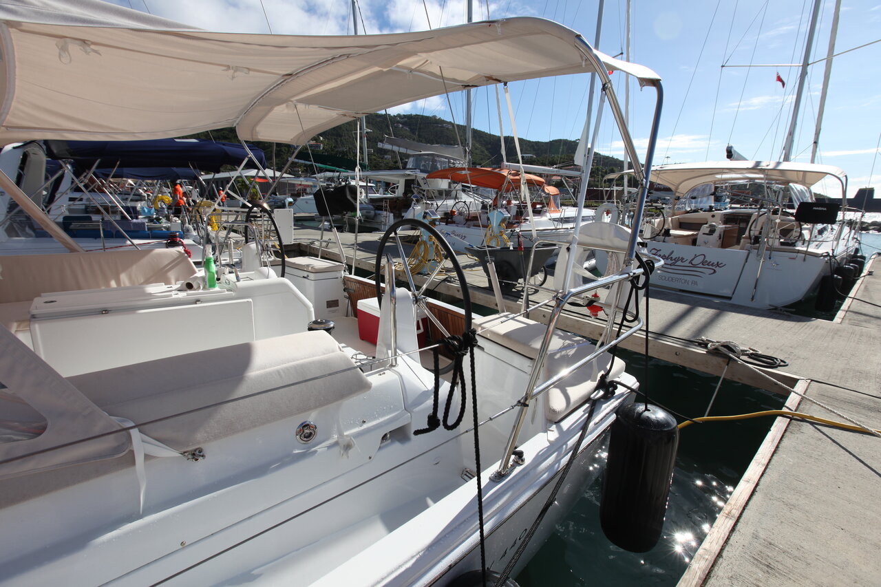 Sun Odyssey 440 - 2 cab. — photo 8