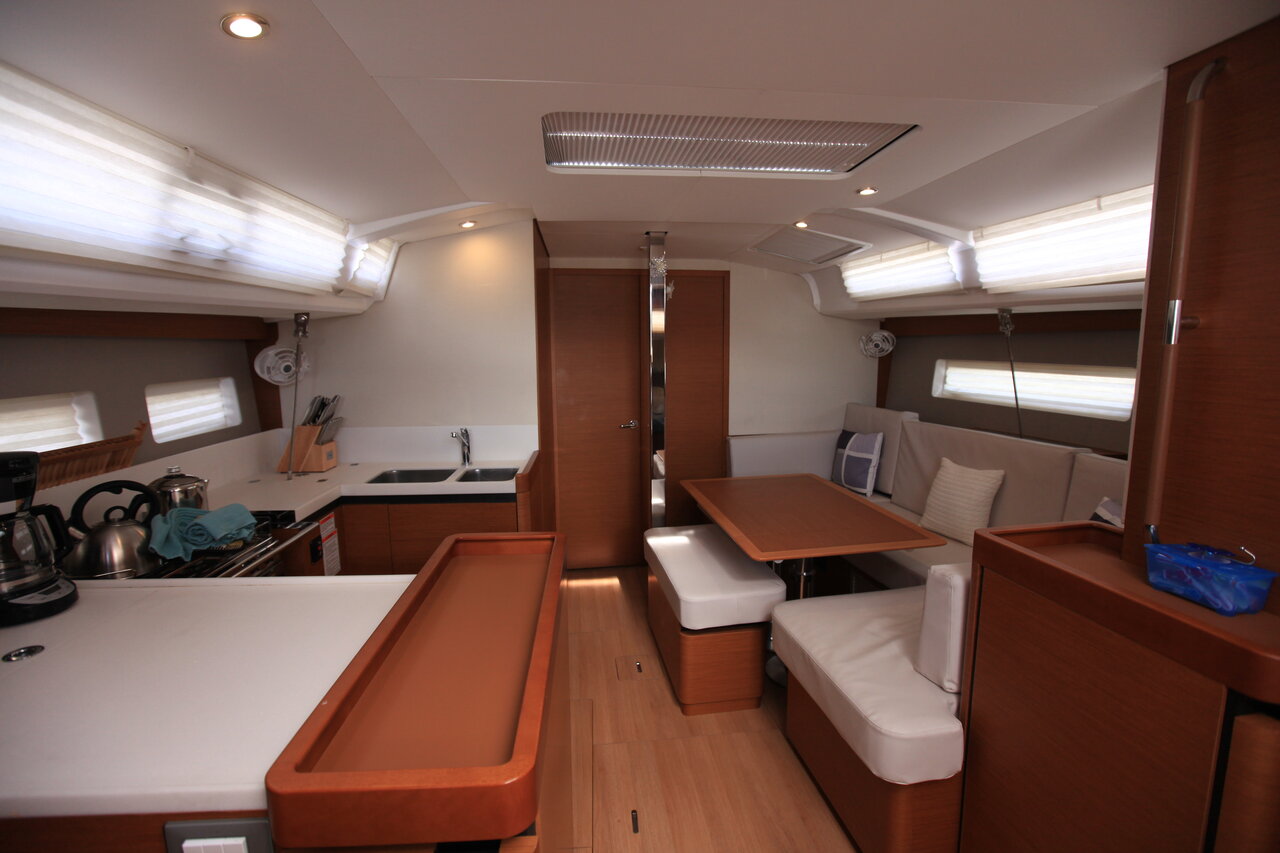 Sun Odyssey 440 - 2 cab. — photo 9