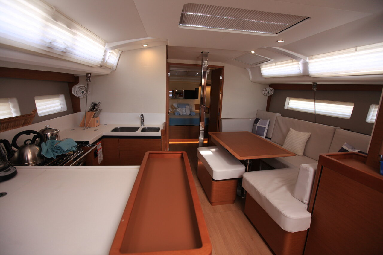 Sun Odyssey 440 - 2 cab. — photo 10