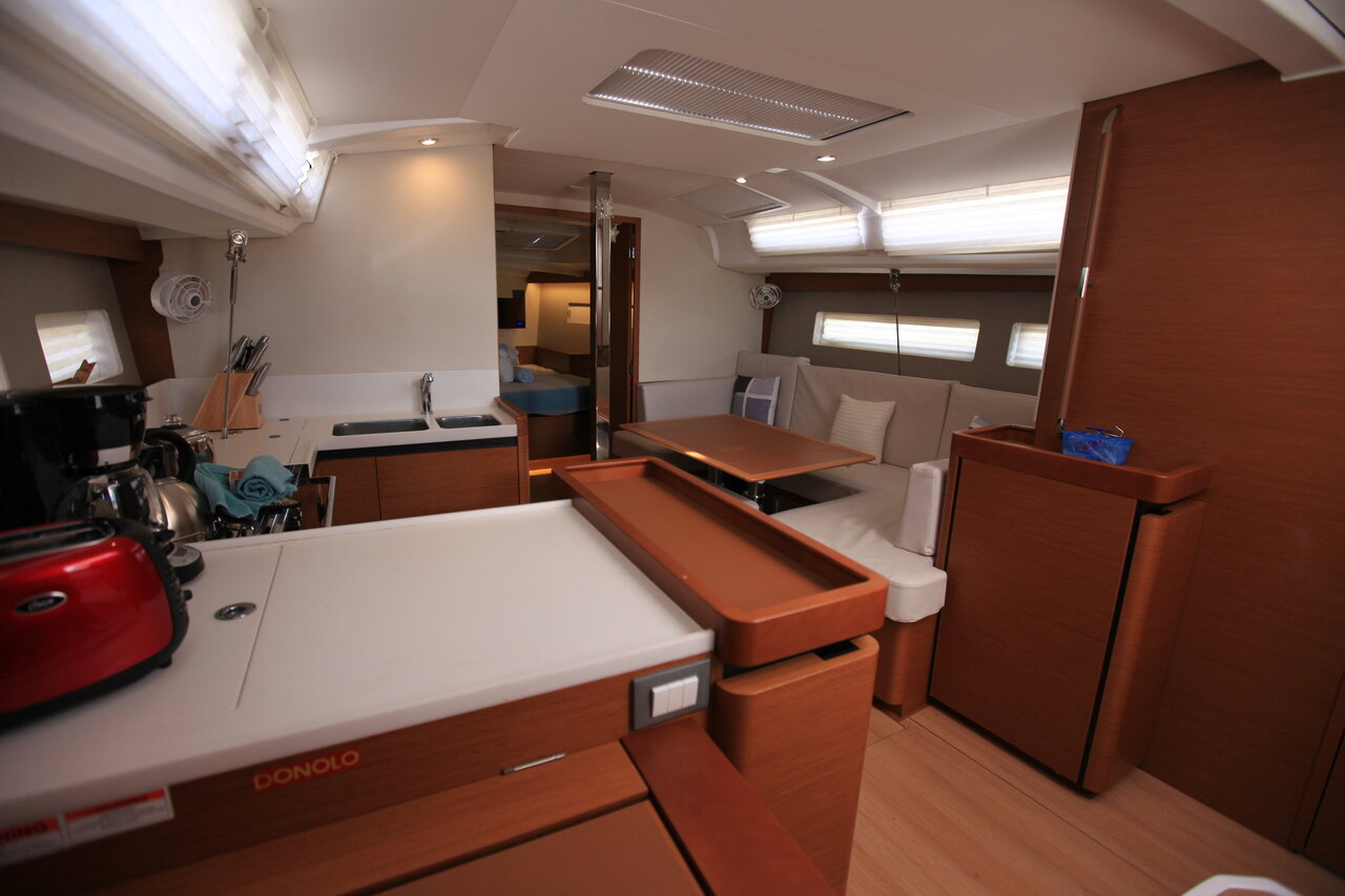 Sun Odyssey 440 - 2 cab. — photo 11