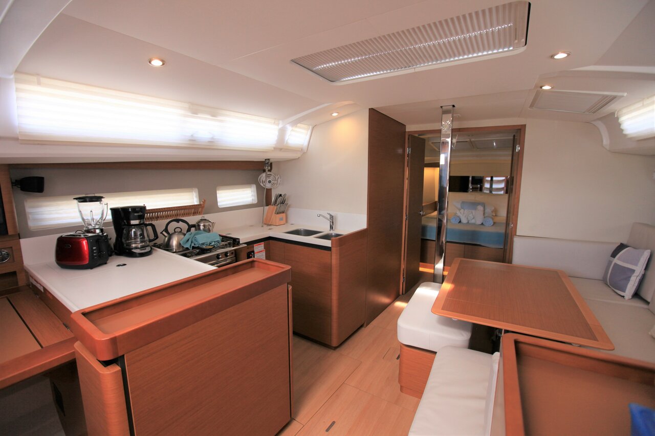 Sun Odyssey 440 - 2 cab. — photo 13