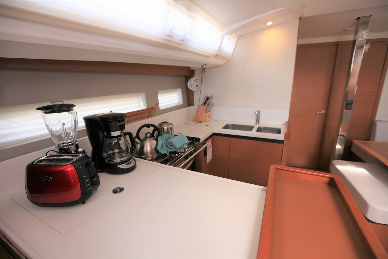 Sun Odyssey 440 - 2 cab. — photo 14