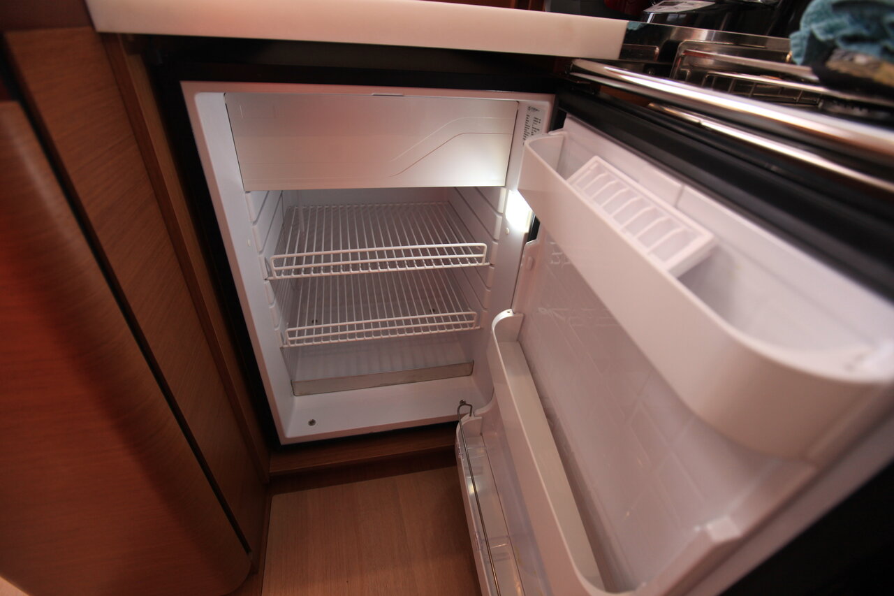 Sun Odyssey 440 - 2 cab. — photo 17