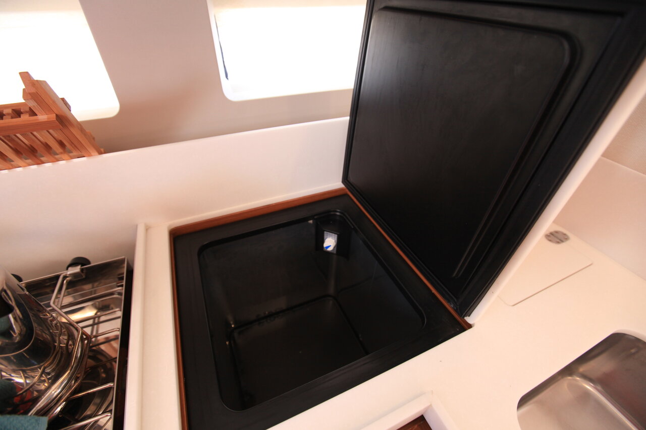 Sun Odyssey 440 - 2 cab. — photo 18
