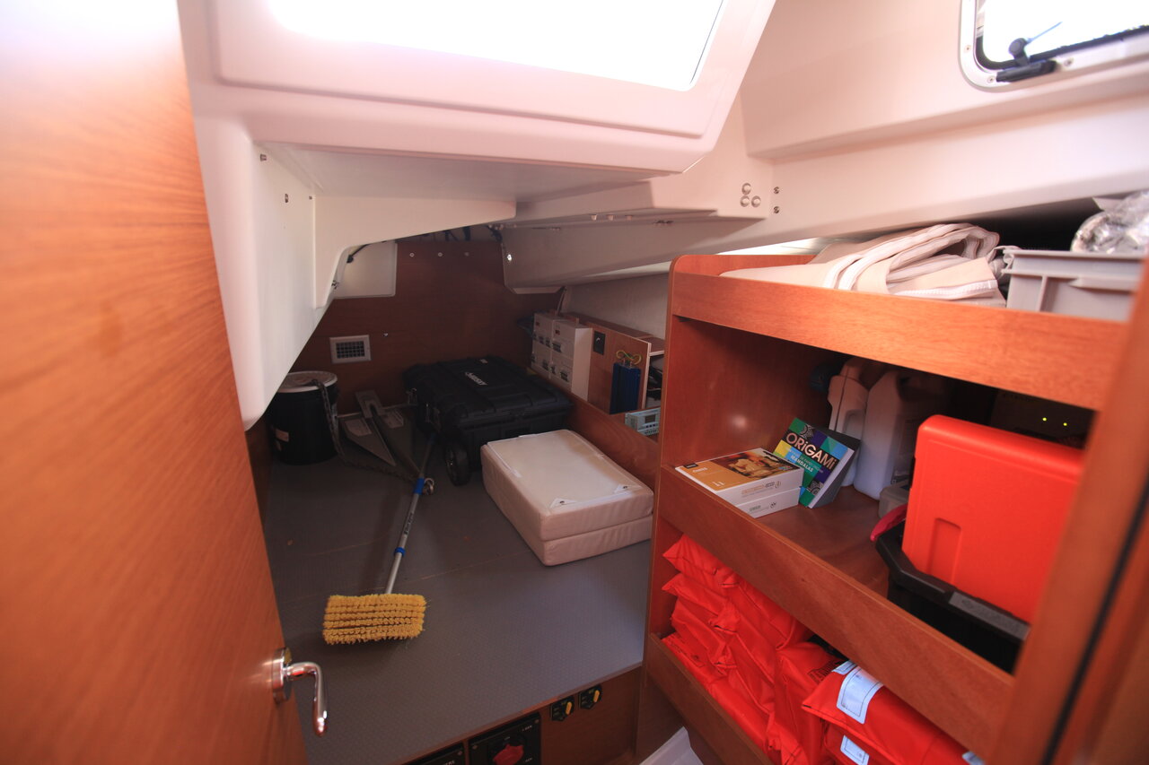 Sun Odyssey 440 - 2 cab. — photo 19