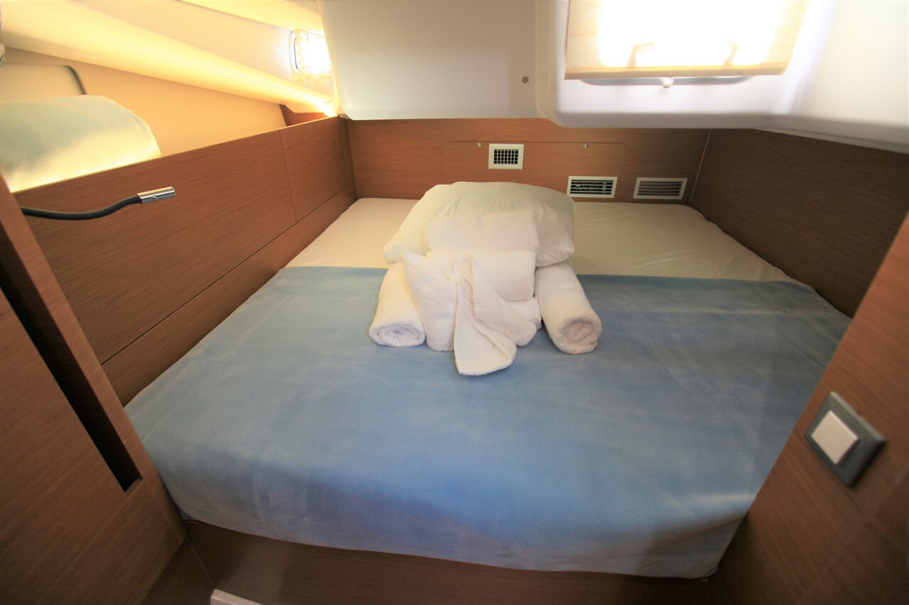 Sun Odyssey 440 - 2 cab. — photo 21