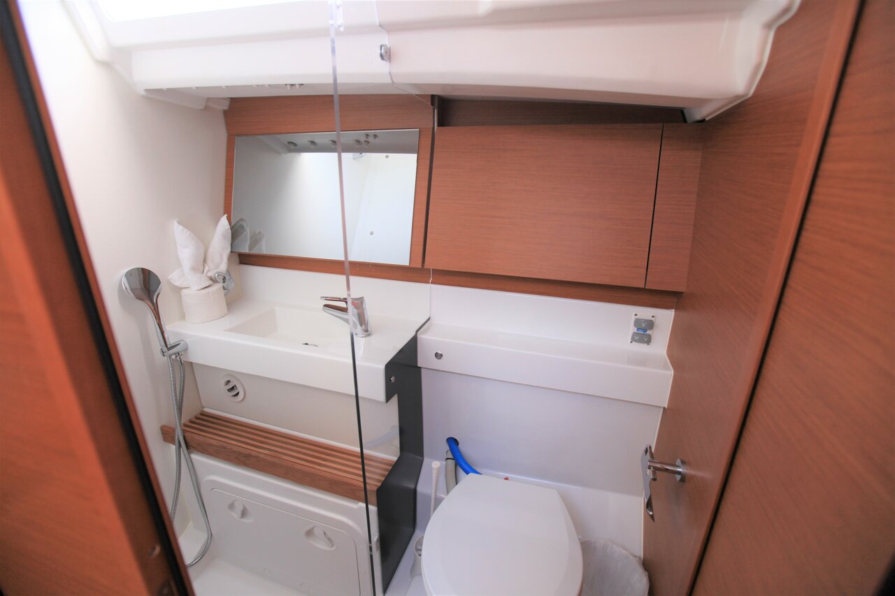 Sun Odyssey 440 - 2 cab. — photo 3