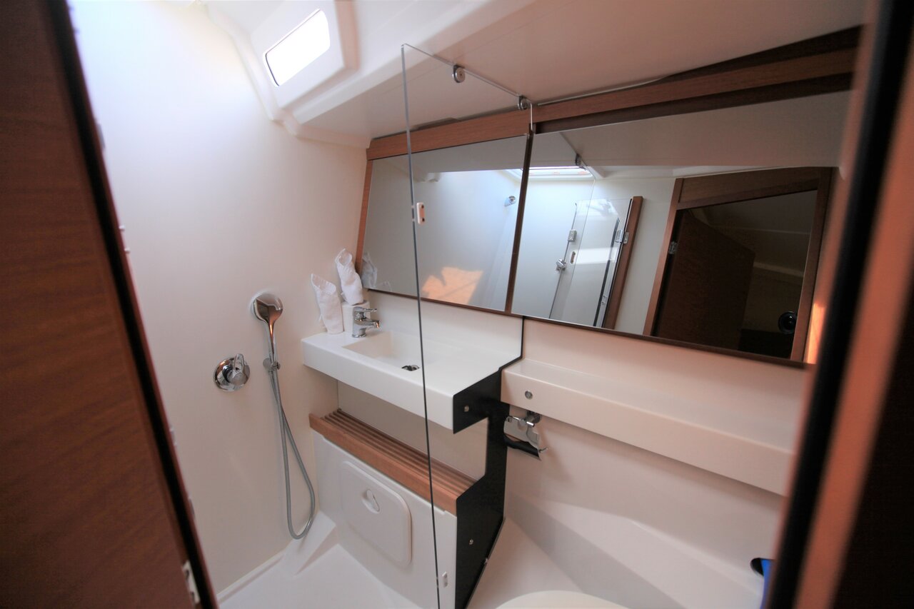 Sun Odyssey 440 - 2 cab. — photo 4
