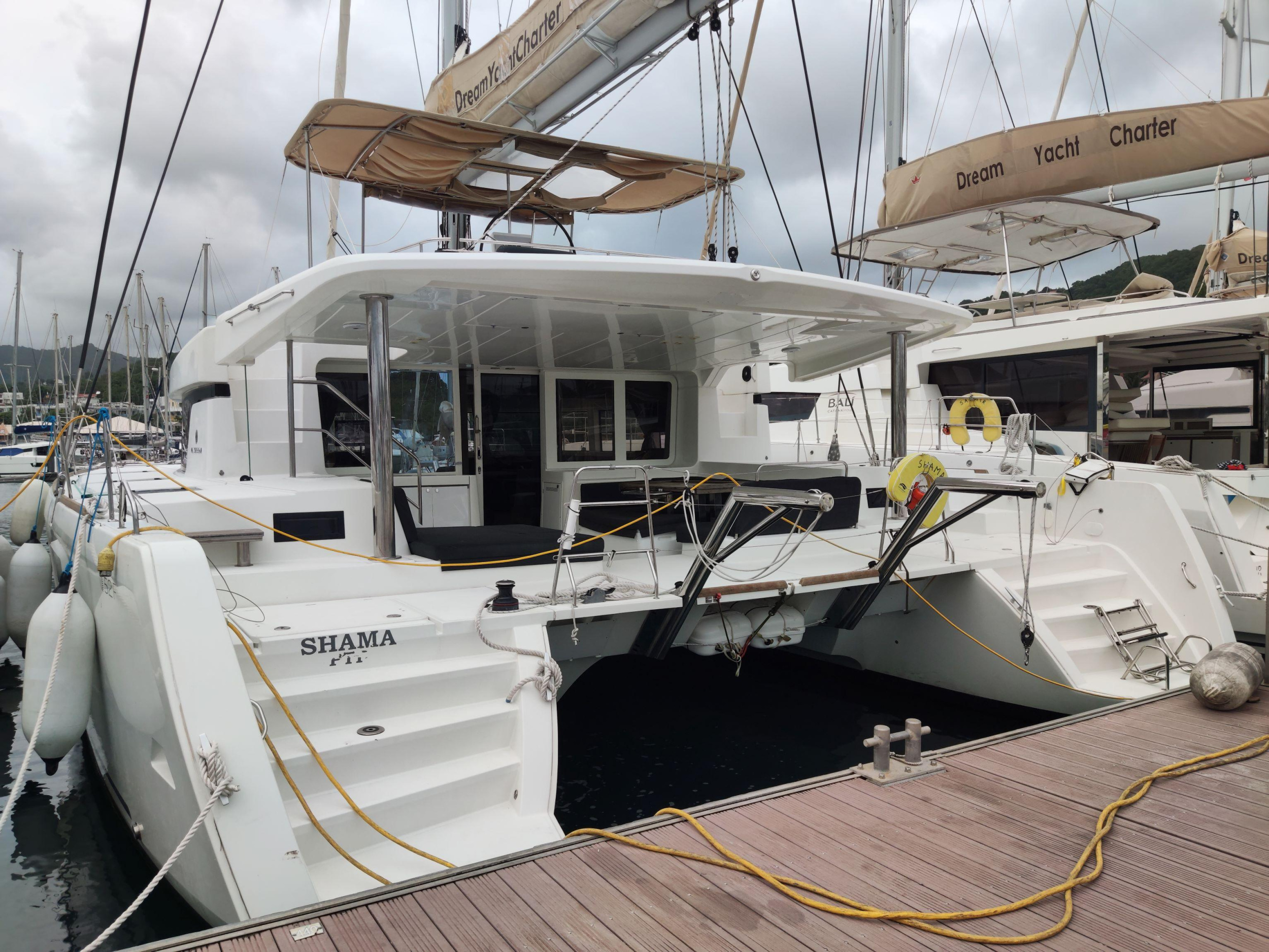 Lagoon 52 F - 6 + 2 cab. — photo 1
