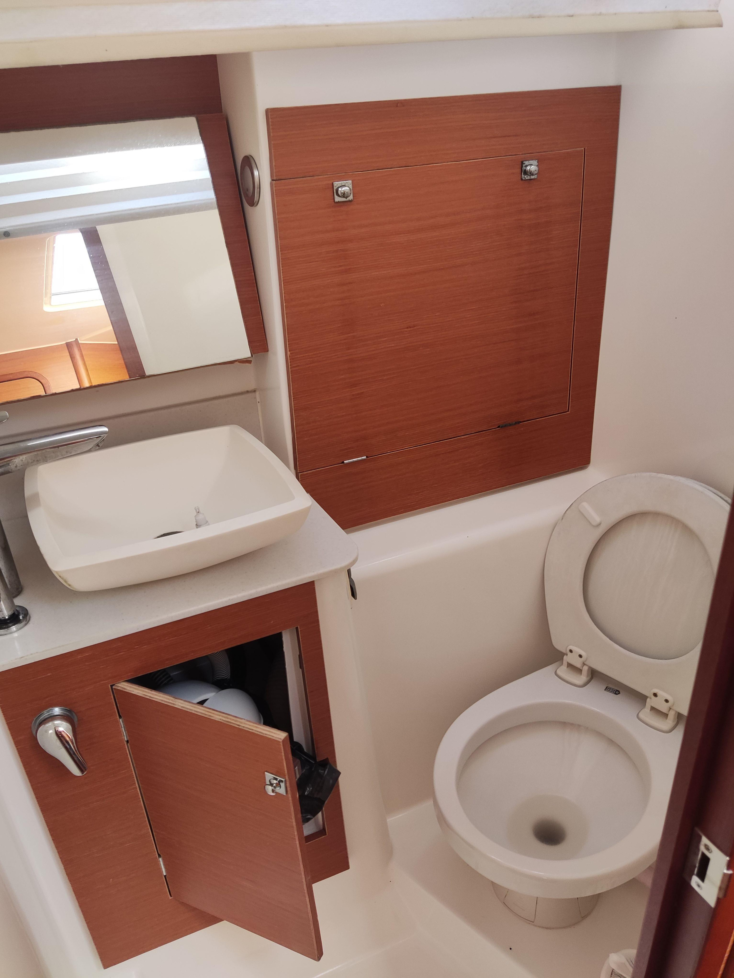 Dufour 390 GL — photo 13