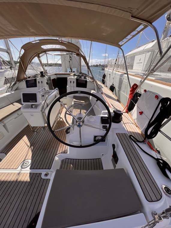 Sun Odyssey 389 — photo 6