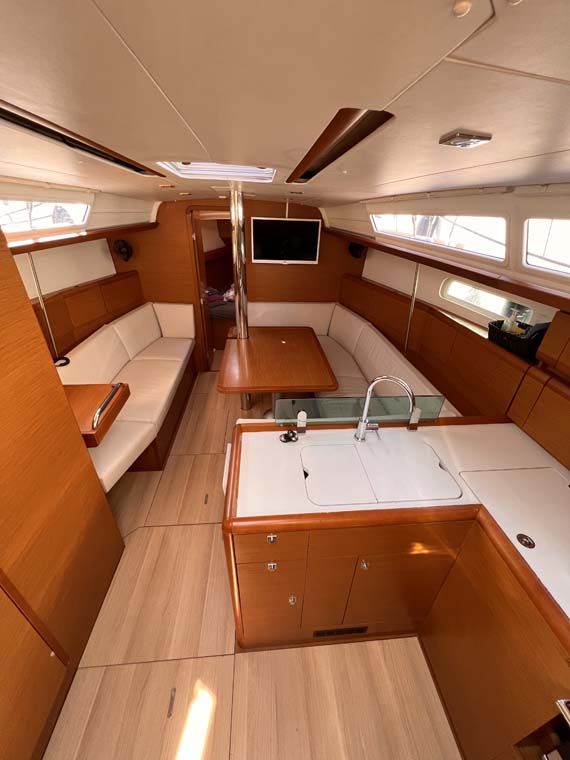 Sun Odyssey 389 — photo 8